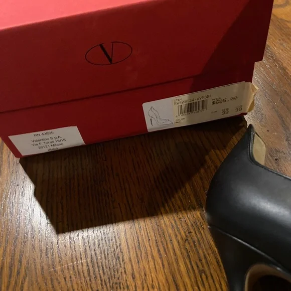 VALENTINO 2012 ROCKSTUD LEATHER PUMP - Picture 3 of 9